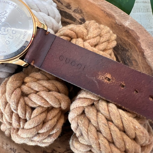 Gucci G Timeless Bee Leather Strap Watch - Picture 8 of 10